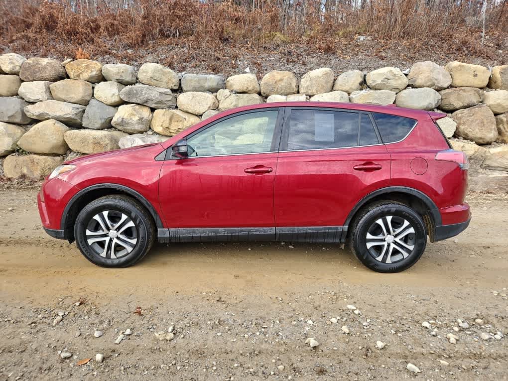Used 2018 Toyota RAV4 LE with VIN JTMBFREV5JD223922 for sale in Albany, NH