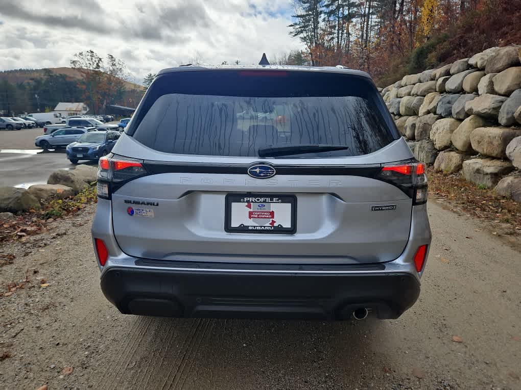 2025 Subaru Forester Touring photo 4