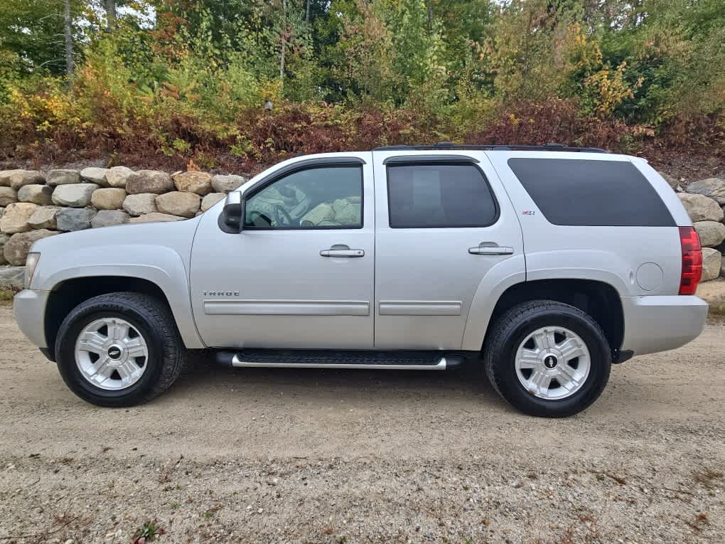 2010 Chevrolet Tahoe LT photo 2