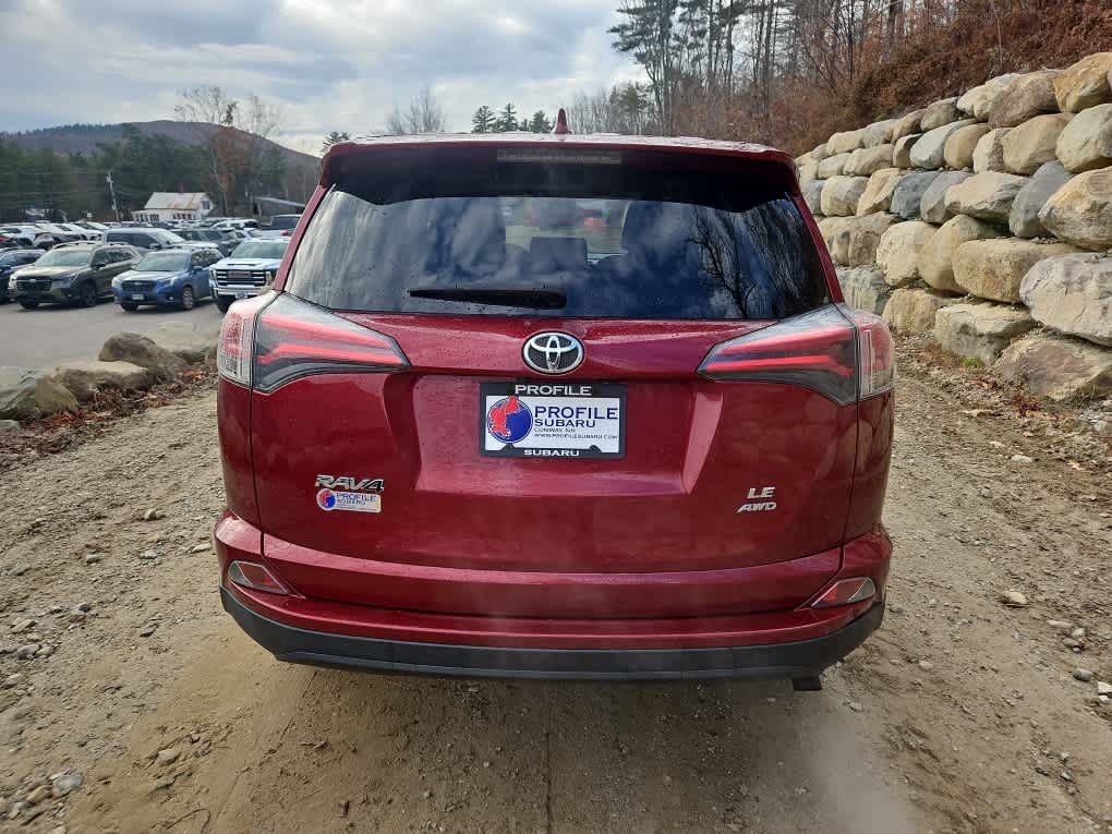 2018 Toyota RAV4 LE photo 4