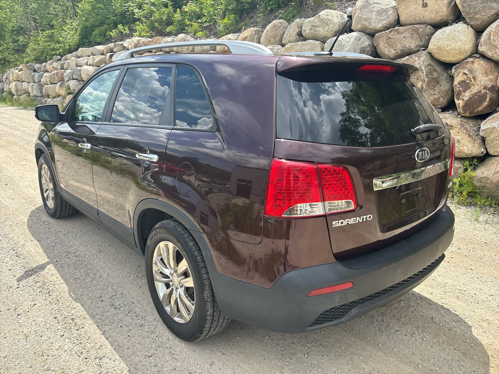 Used 2011 Kia Sorento EX with VIN 5XYKUDA2XBG059543 for sale in Albany, NH