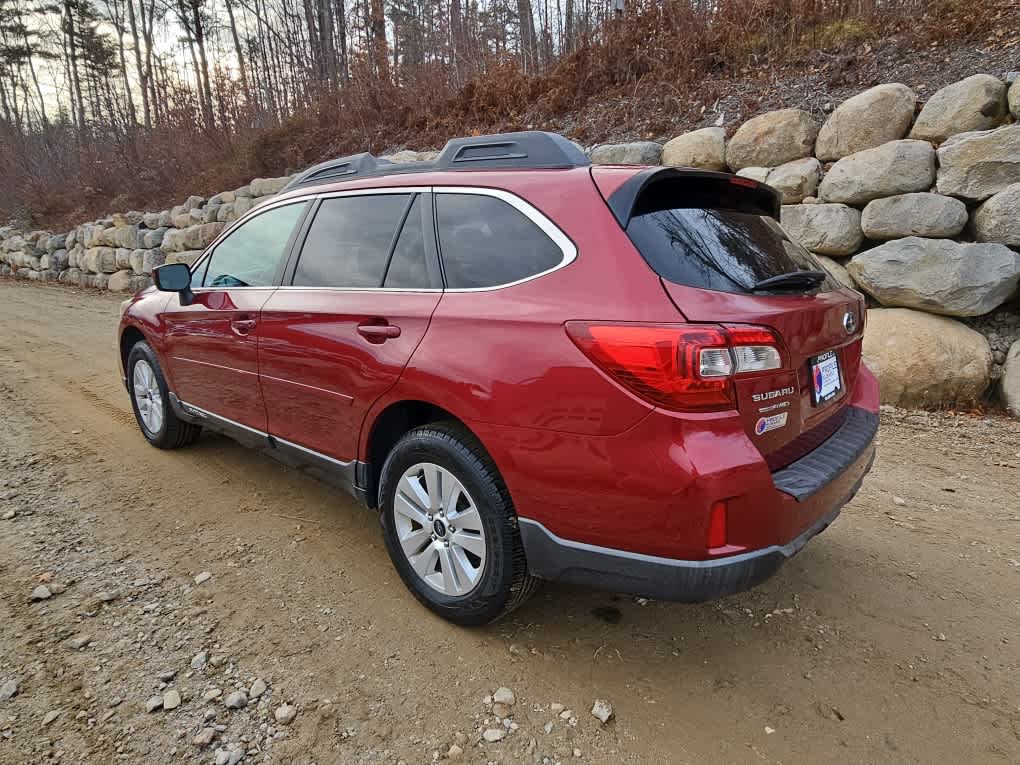 2015 Subaru Outback 2.5i Premium photo 2