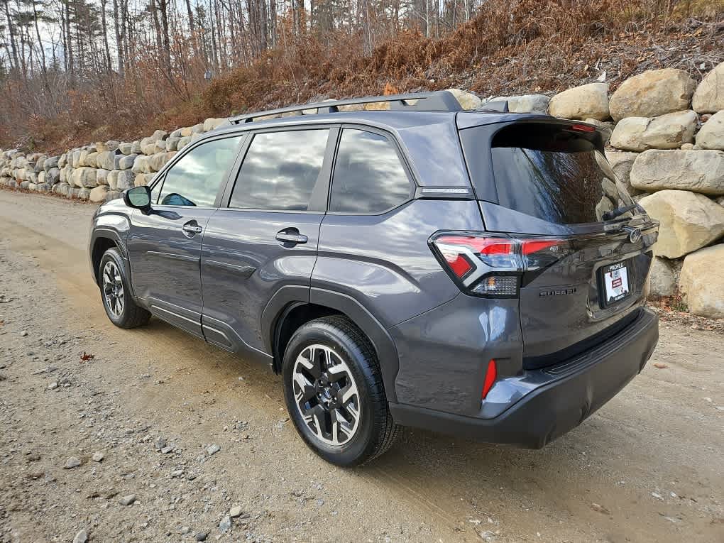 2025 Subaru Forester Premium photo 2