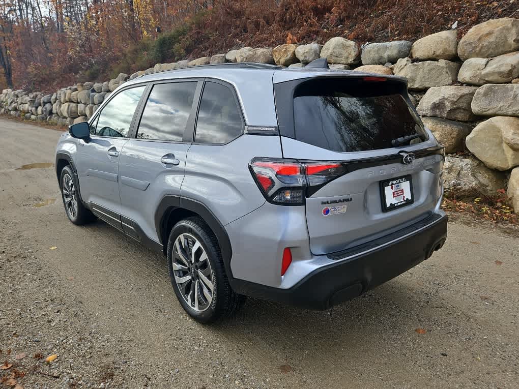 2025 Subaru Forester Touring photo 3