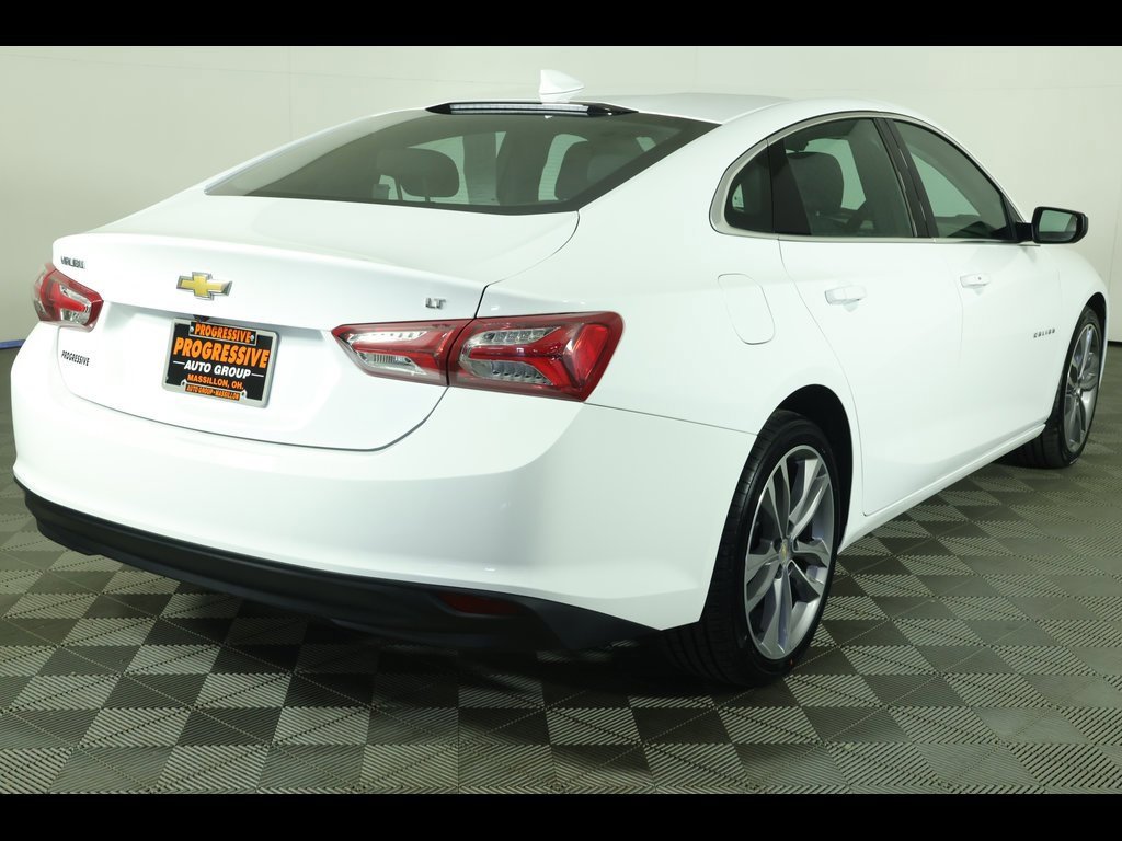 2022 Chevrolet Malibu 1LT photo 2
