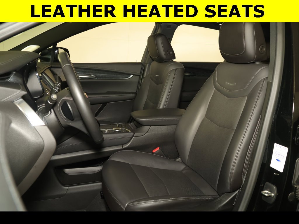 2022 Cadillac XT5 Premium Luxury photo 2