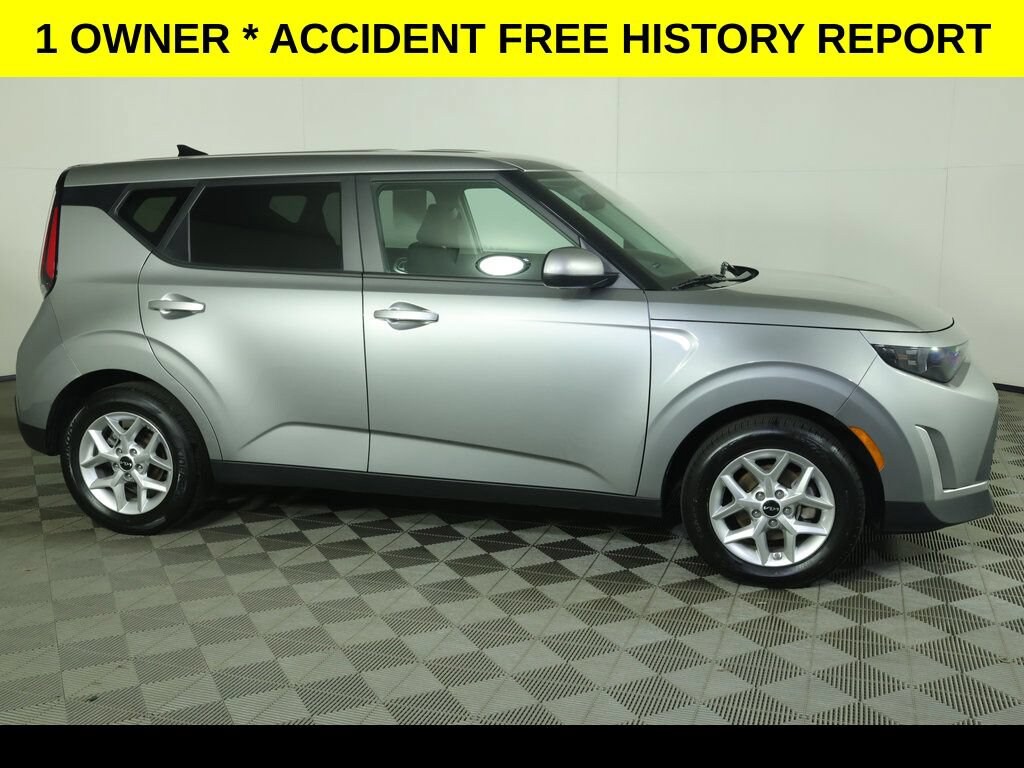 Used 2025 Kia Soul LX Hatchback