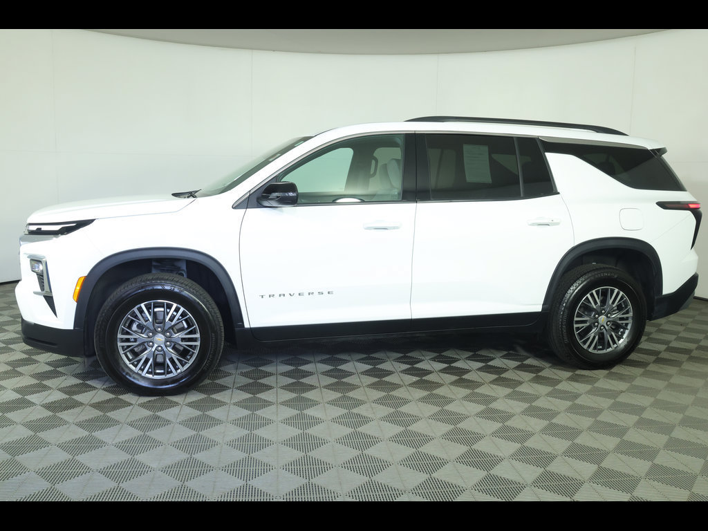 2025 Chevrolet Traverse LT - Photo 18