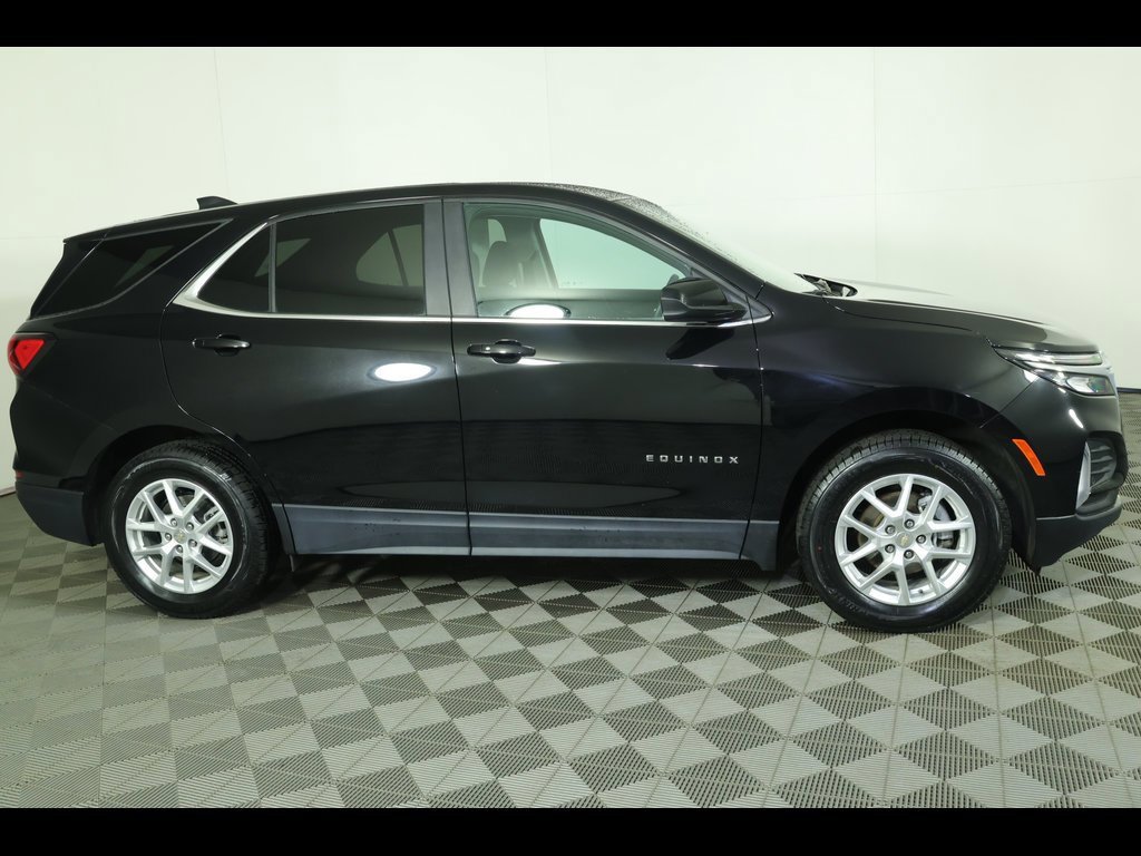 2022 Chevrolet Equinox LT photo 2