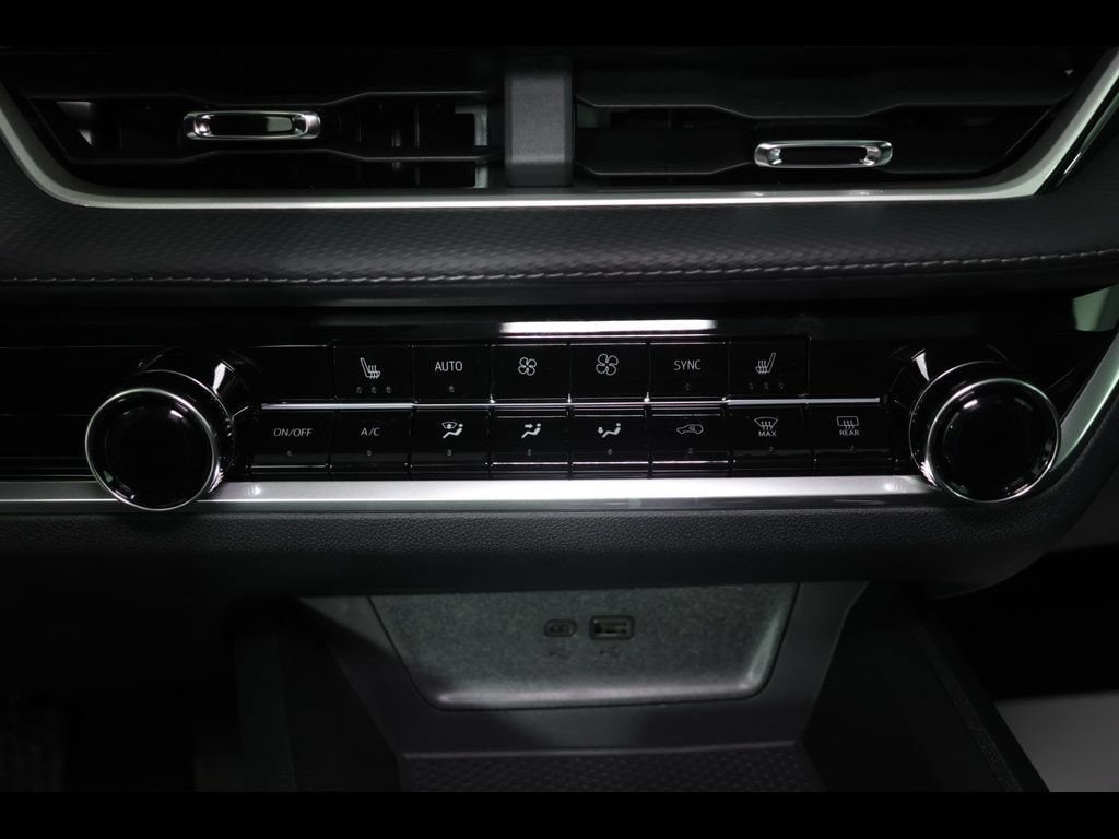 2027 Chevrolet Equinox LT - Photo 21