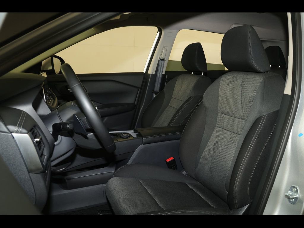 2025 Nissan Rogue SV - Photo 14