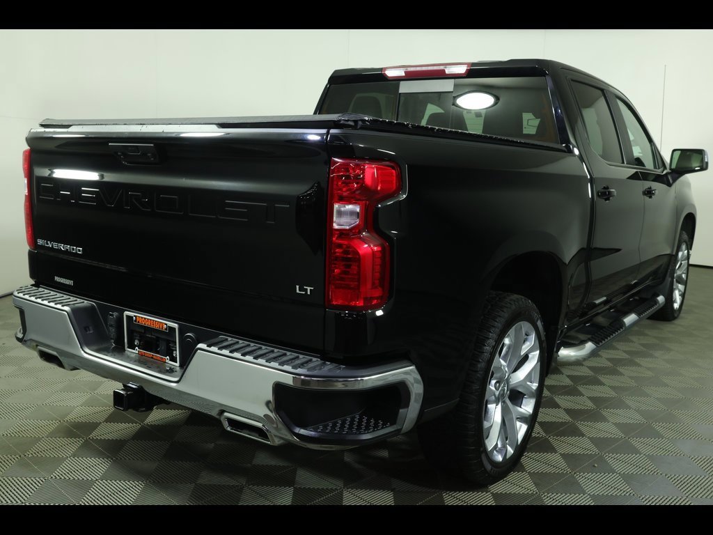 2023 Chevrolet Silverado 1500 LT photo 2