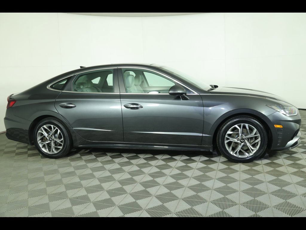2021 Hyundai Sonata SEL photo 2