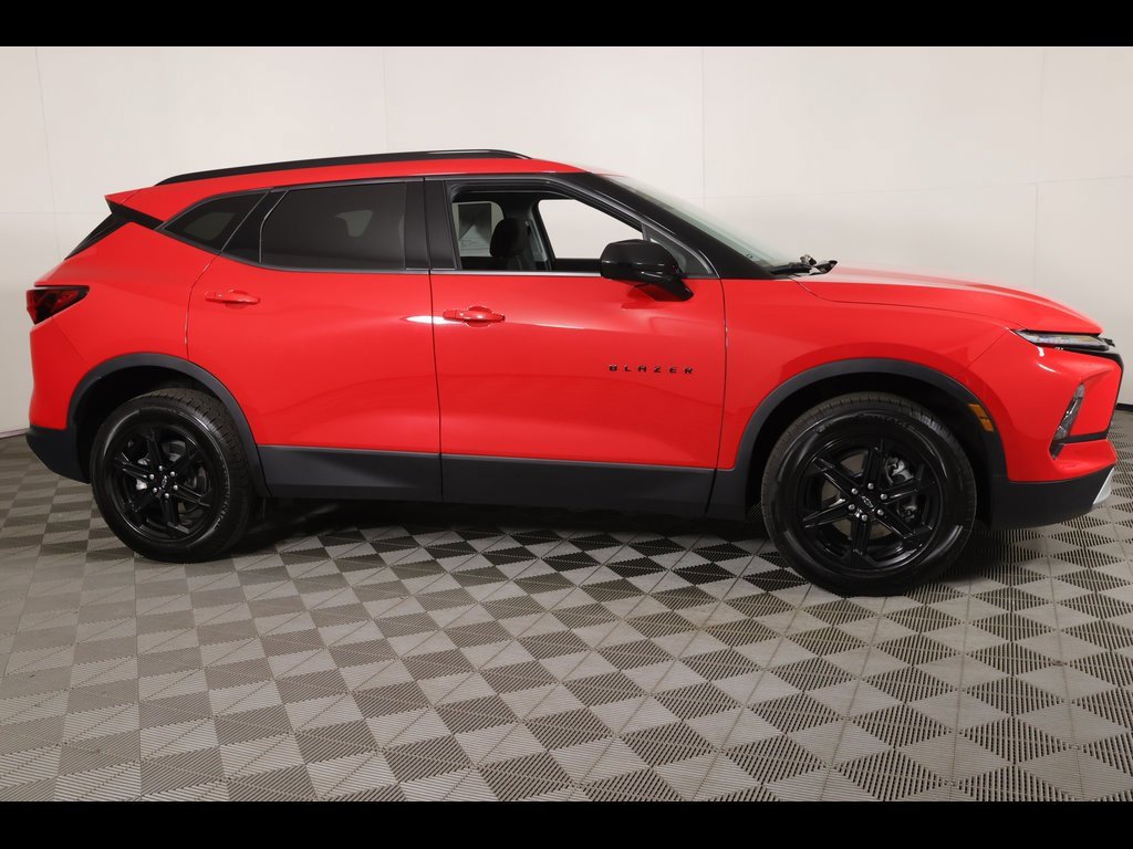2024 Chevrolet Blazer 2LT photo 2