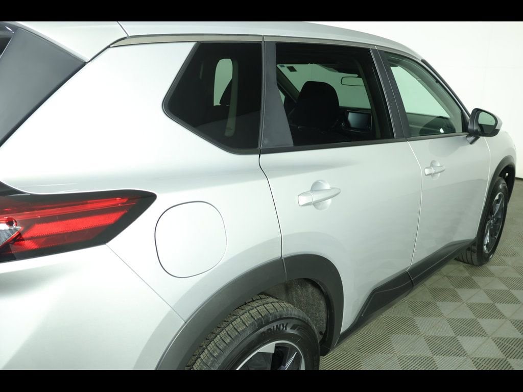 2025 Nissan Rogue SV - Photo 18