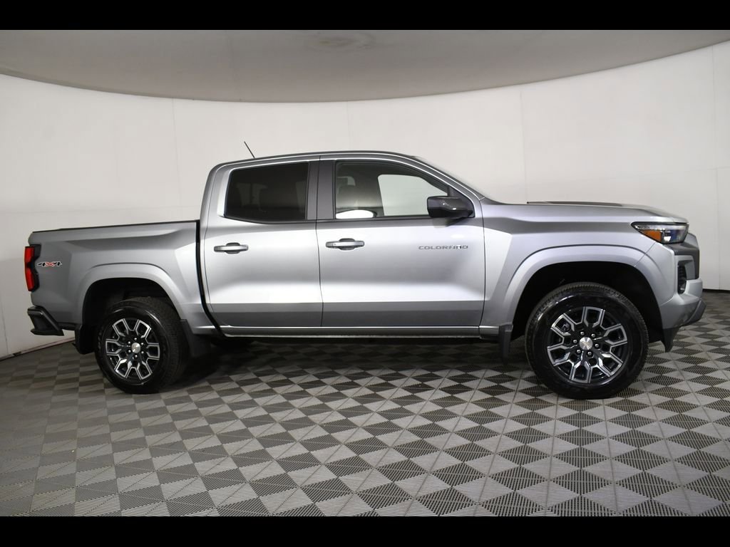 2023 Chevrolet Colorado LT photo 2