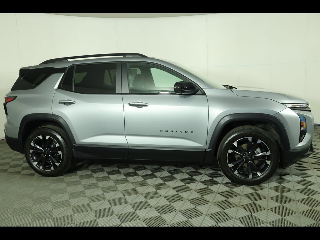 2025 Chevrolet Equinox RS photo 2