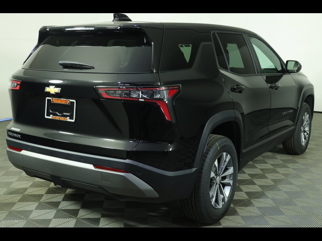 2026 Chevrolet Equinox LT photo 2