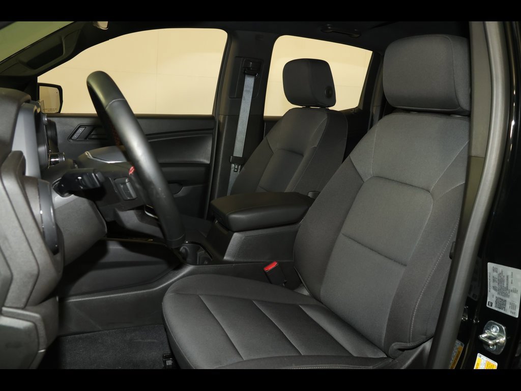 2025 Chevrolet Colorado LT photo 2