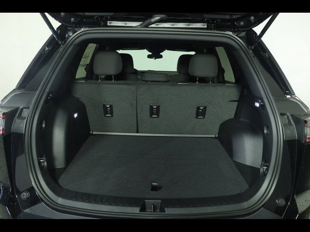 2027 Chevrolet Equinox LT - Photo 11
