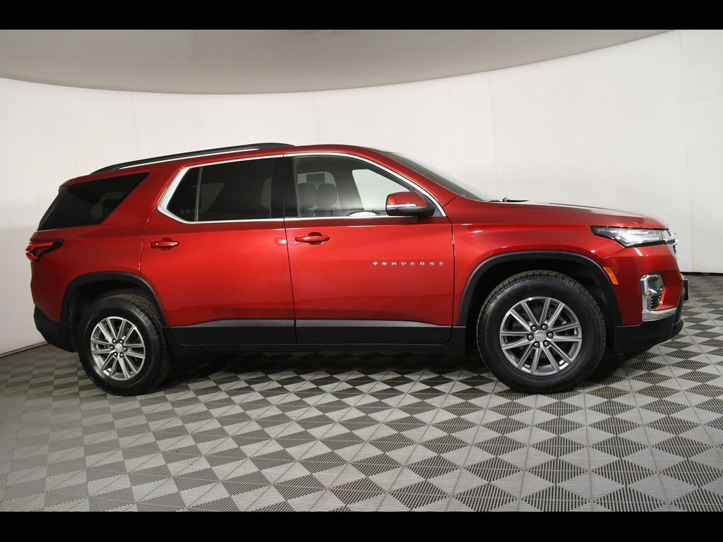 2024 Chevrolet Traverse Cloth photo 2