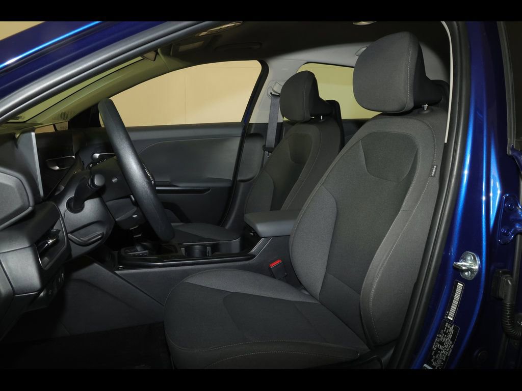 2025 Kia K4 LXS - Photo 12