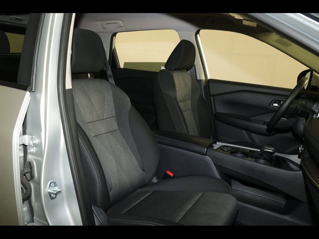 2025 Nissan Rogue SV - Photo 29