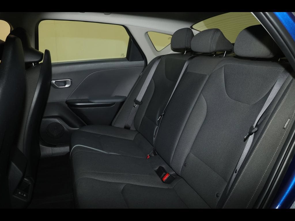 2025 Kia K4 LXS - Photo 11