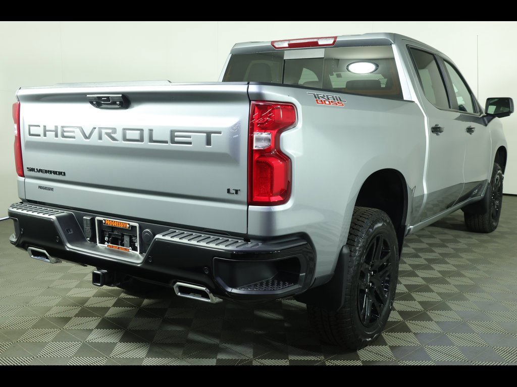 2025 Chevrolet Silverado 1500 LT Trail Boss photo 2