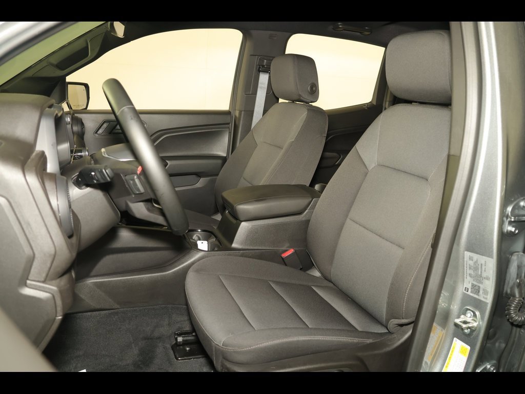 2025 Chevrolet Colorado LT photo 2