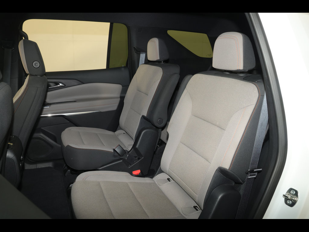 2025 Chevrolet Traverse LT - Photo 31