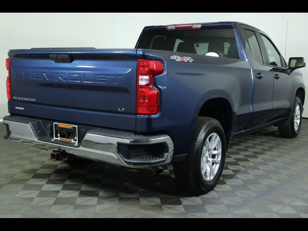 2022 Chevrolet Silverado 1500 LT photo 2
