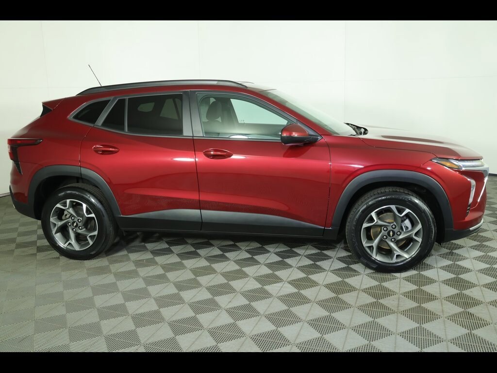 Used 2024 Chevrolet Trax LT SUV