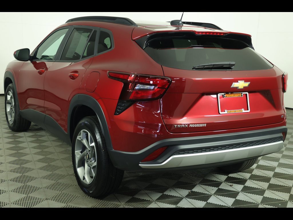 2024 Chevrolet Trax LT photo 2