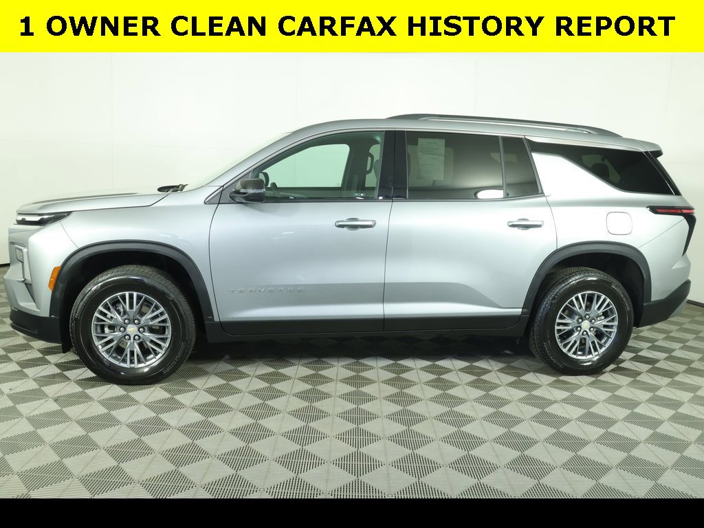 2025 Chevrolet Traverse photo 3