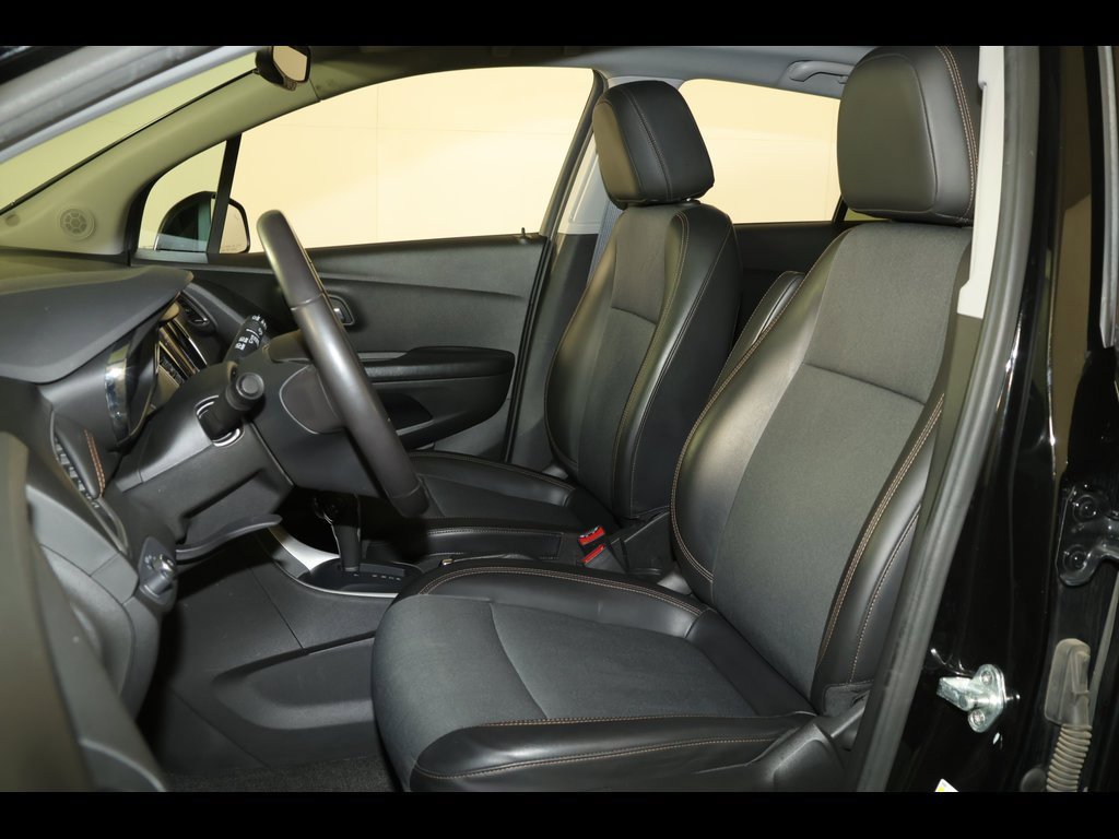 2022 Chevrolet Trax LT photo 3