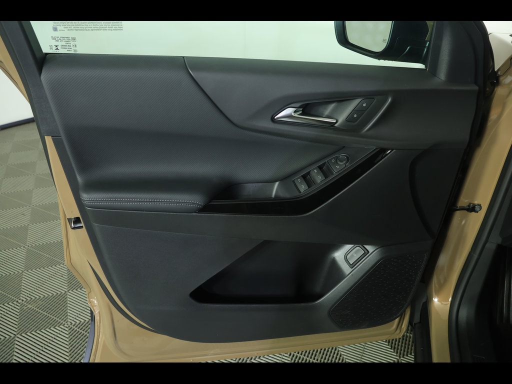 2027 Chevrolet Equinox LT - Photo 23