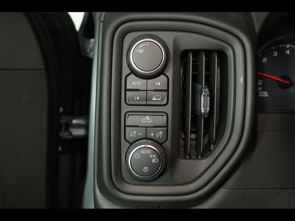 2023 Chevrolet Silverado 1500 Custom - Photo 10