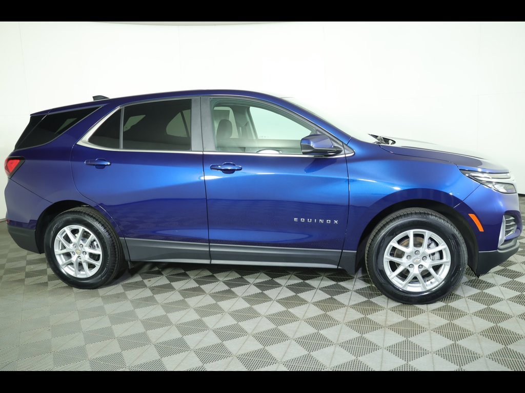 2023 Chevrolet Equinox LT photo 2