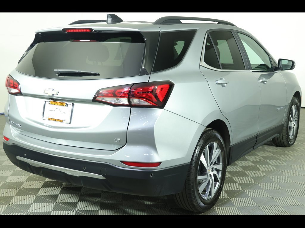 2024 Chevrolet Equinox LT photo 2