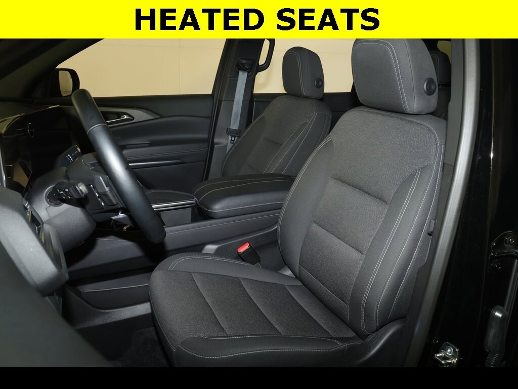 Used 2025 Chevrolet Traverse LT SUV