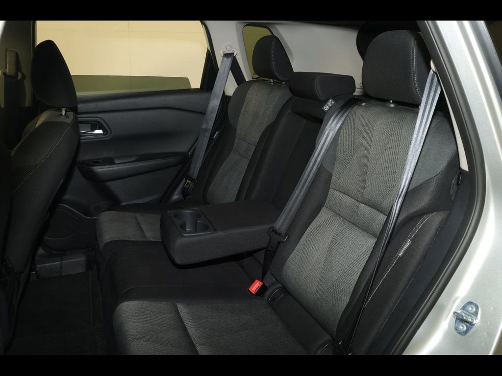 2025 Nissan Rogue SV - Photo 28