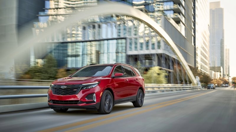 2024 Chevrolet Equinox Driving on the road near Stark County 