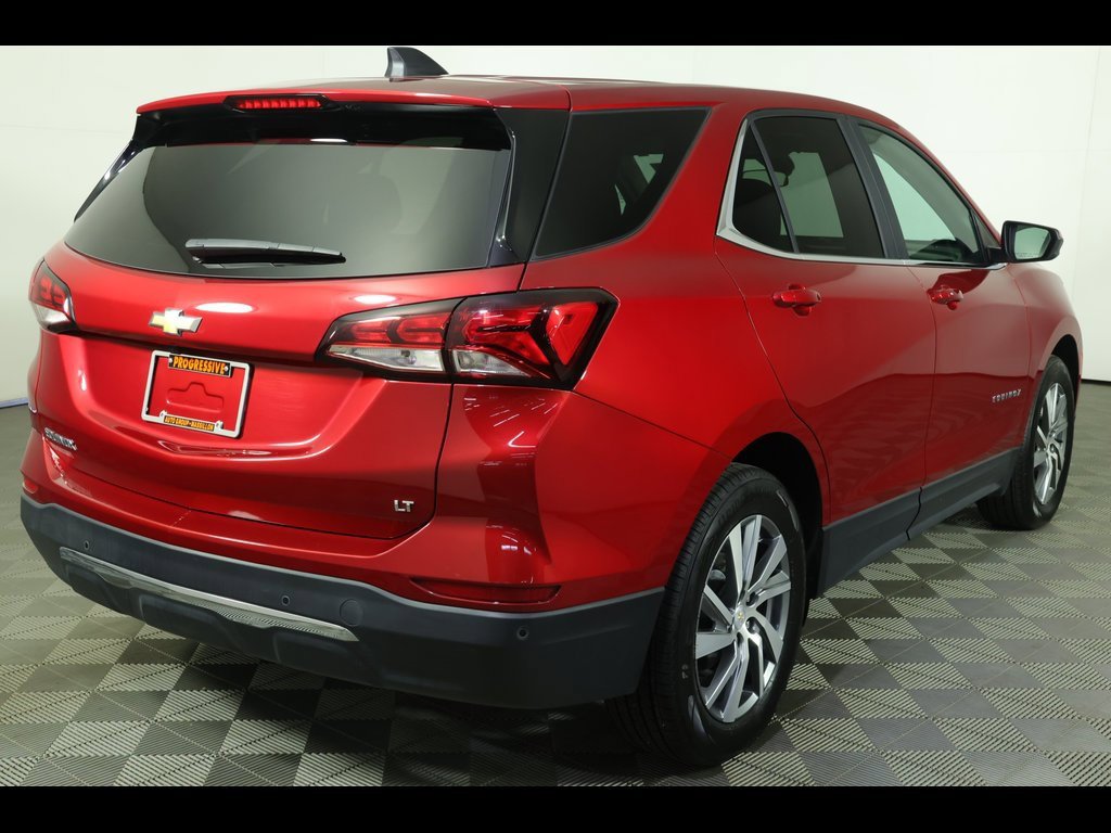 2024 Chevrolet Equinox LT photo 2