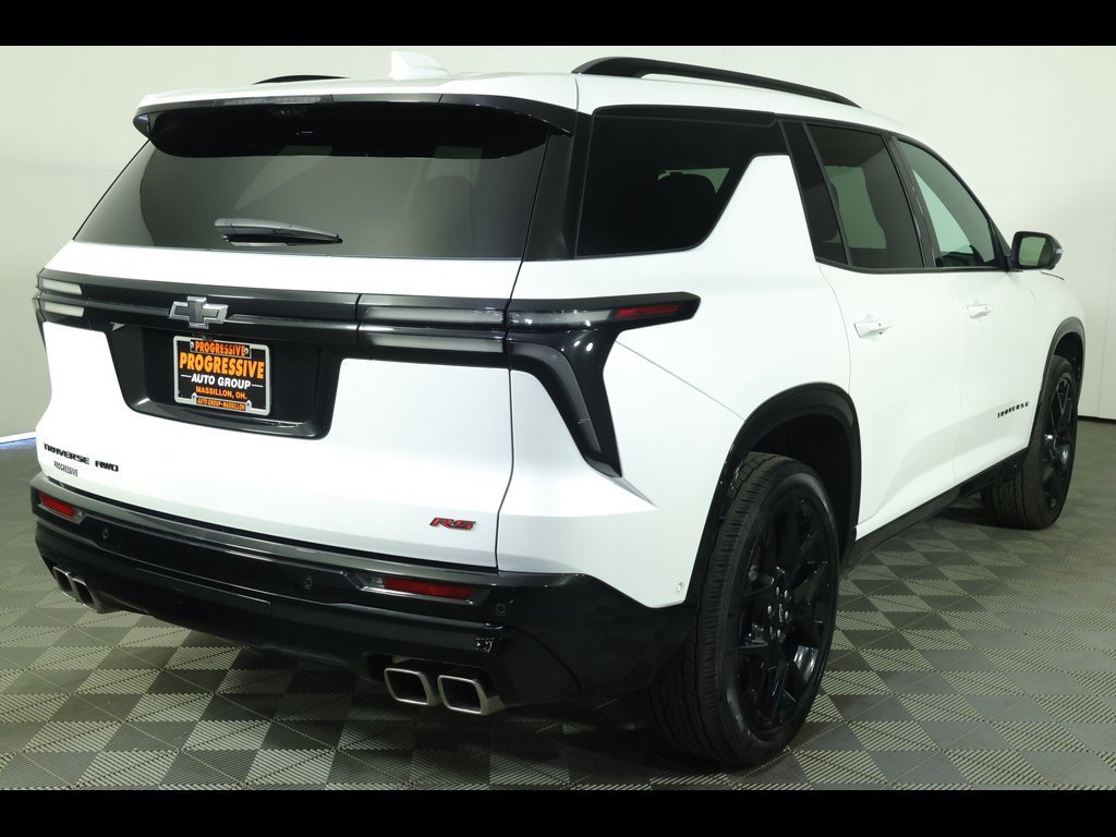 2024 Chevrolet Traverse RS photo 2