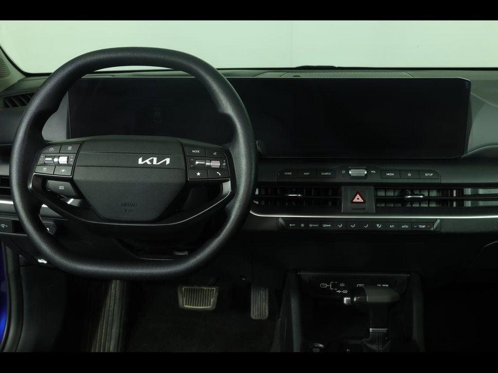 2025 Kia K4 LXS - Photo 13