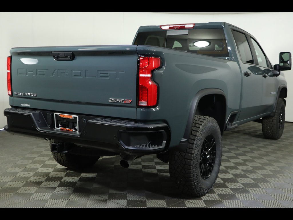 2025 Chevrolet Silverado 2500HD ZR2 photo 2