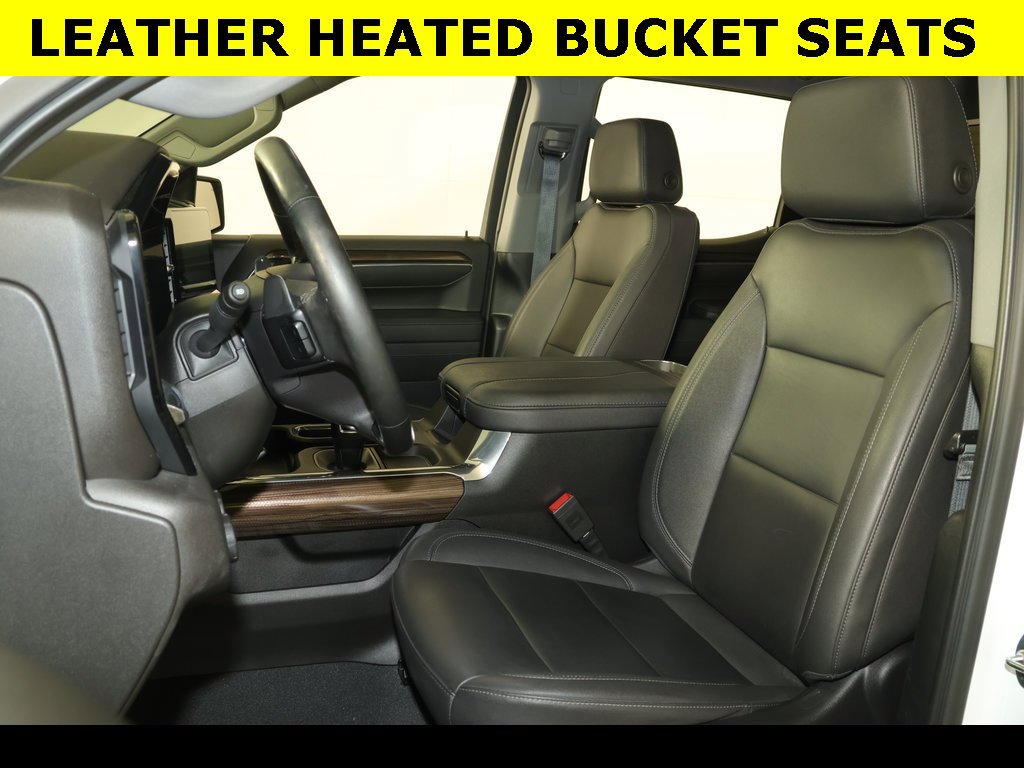 2023 Chevrolet Silverado 1500 RST photo 2