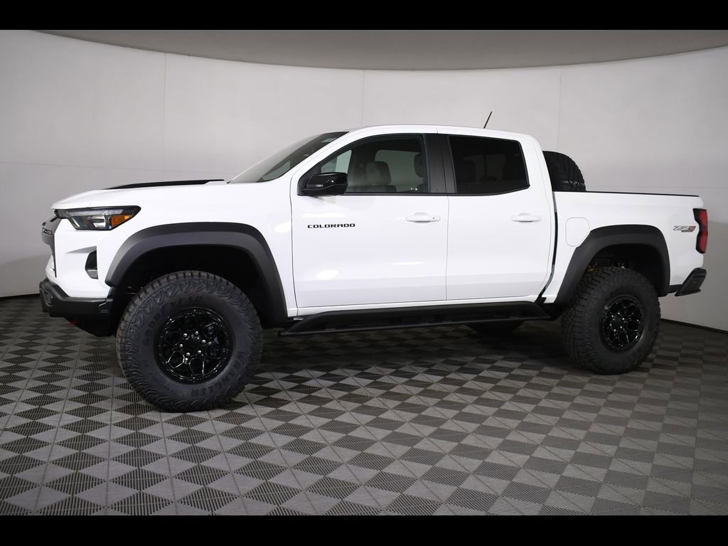 2024 Chevrolet Colorado ZR2 photo 2