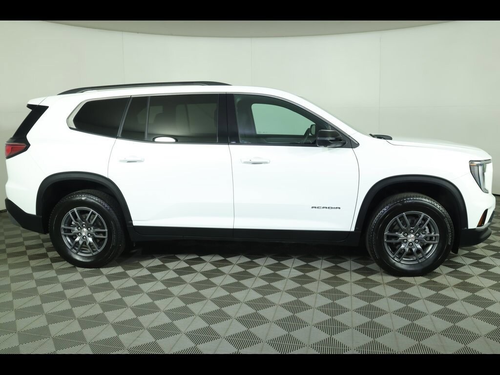 Used 2025 GMC Acadia Elevation SUV